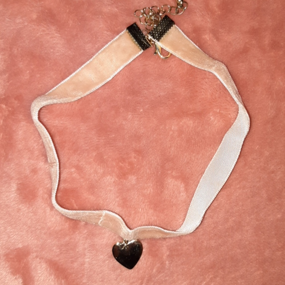 Pastel Pink Heart Chocker